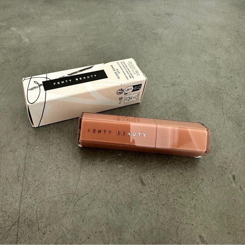 [MAKEUP] Fenty Beauty Lip Gloss | Standard Size | Universal Shade | BNIB - Picture 4 of 7